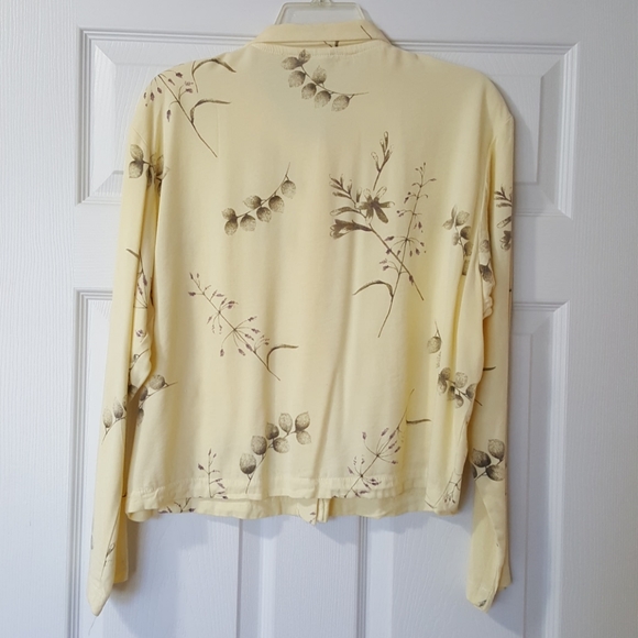 Yellow with Grey Pattern Top - Picture 3 of 4